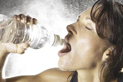 Importanza dell’idratazione: acqua sì, energy drink no